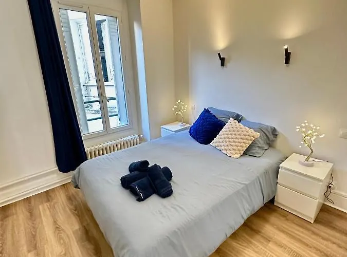 Elegant Paris Pantin Apartment - Line 7